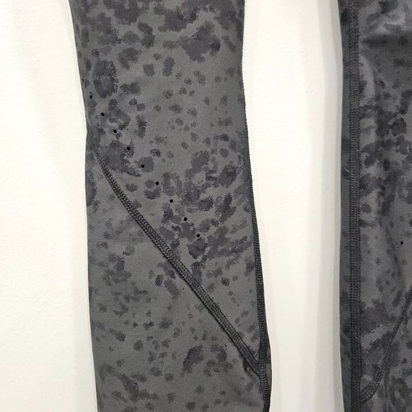 All in Motion Mid Rise Cheetah Grey Cropped Animal Leopard Small Gray Leggings - Picture 10 of 13